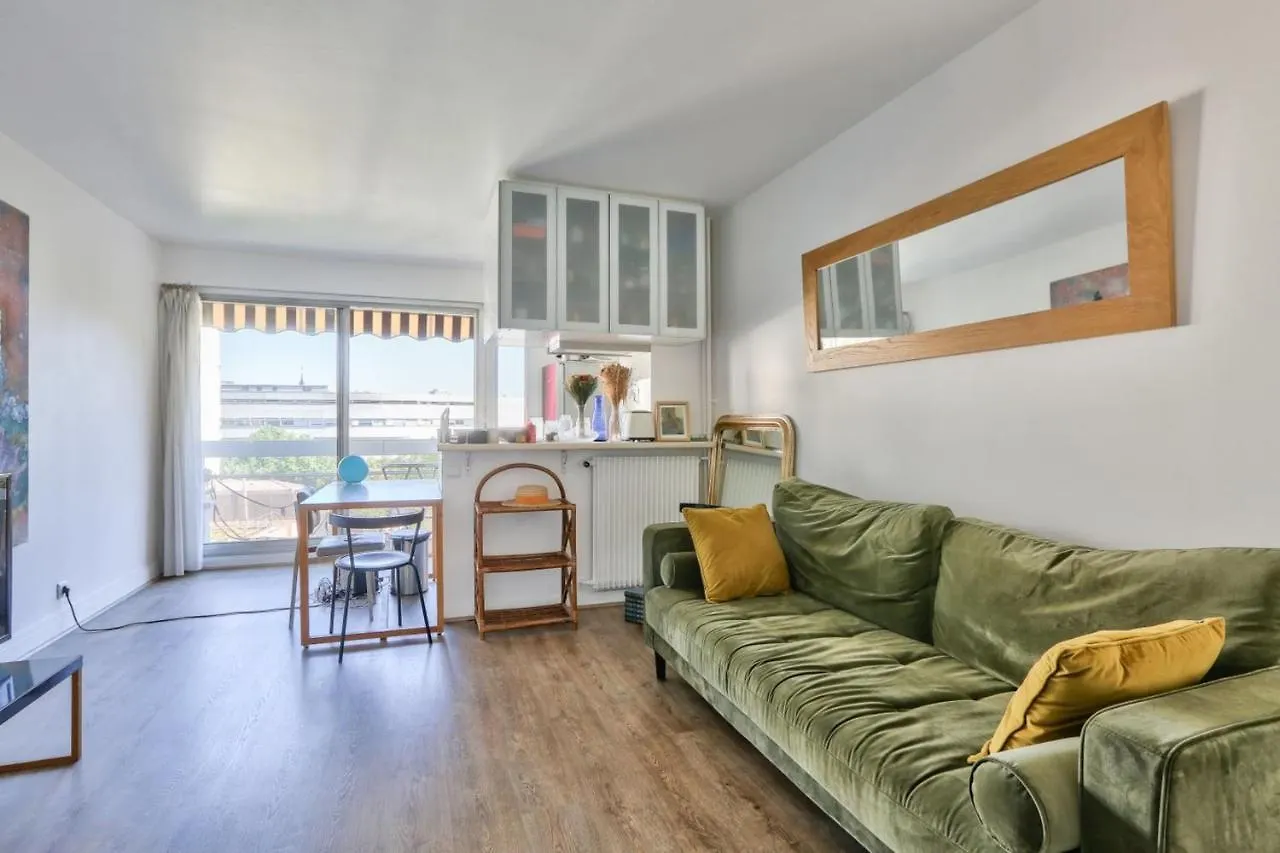 Cozy 2-Person Apartment In Pere Lachaise Paris