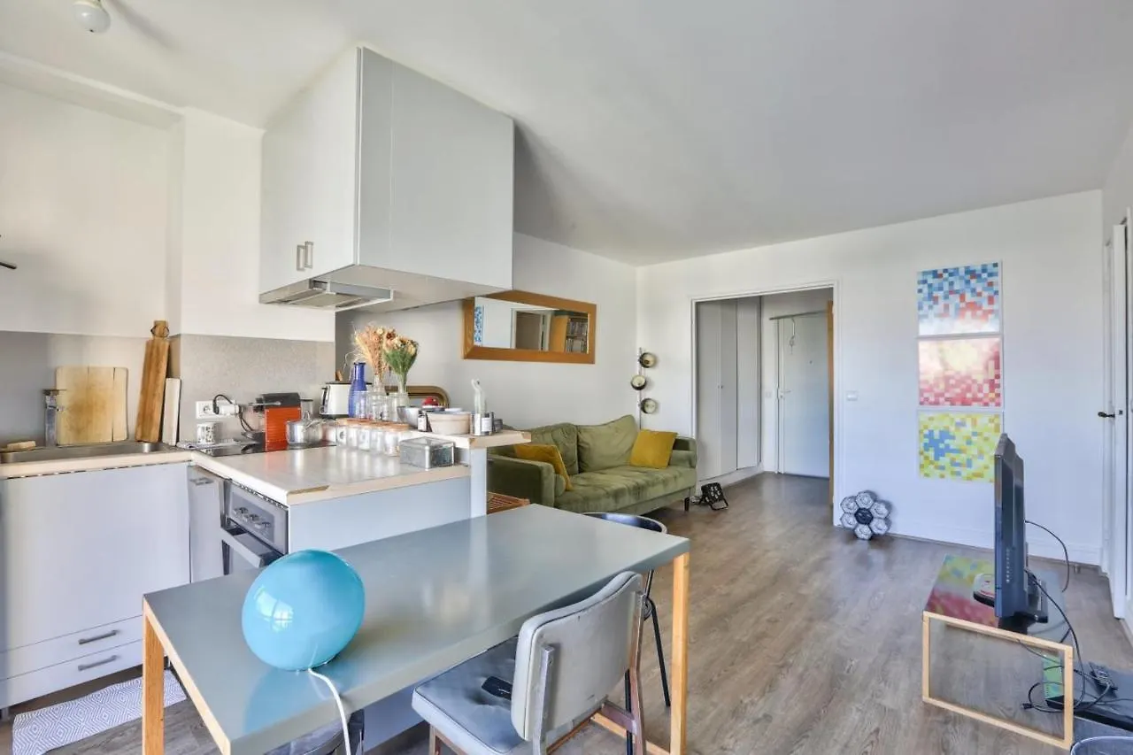 Cozy 2-Person Apartment In Pere Lachaise Paris