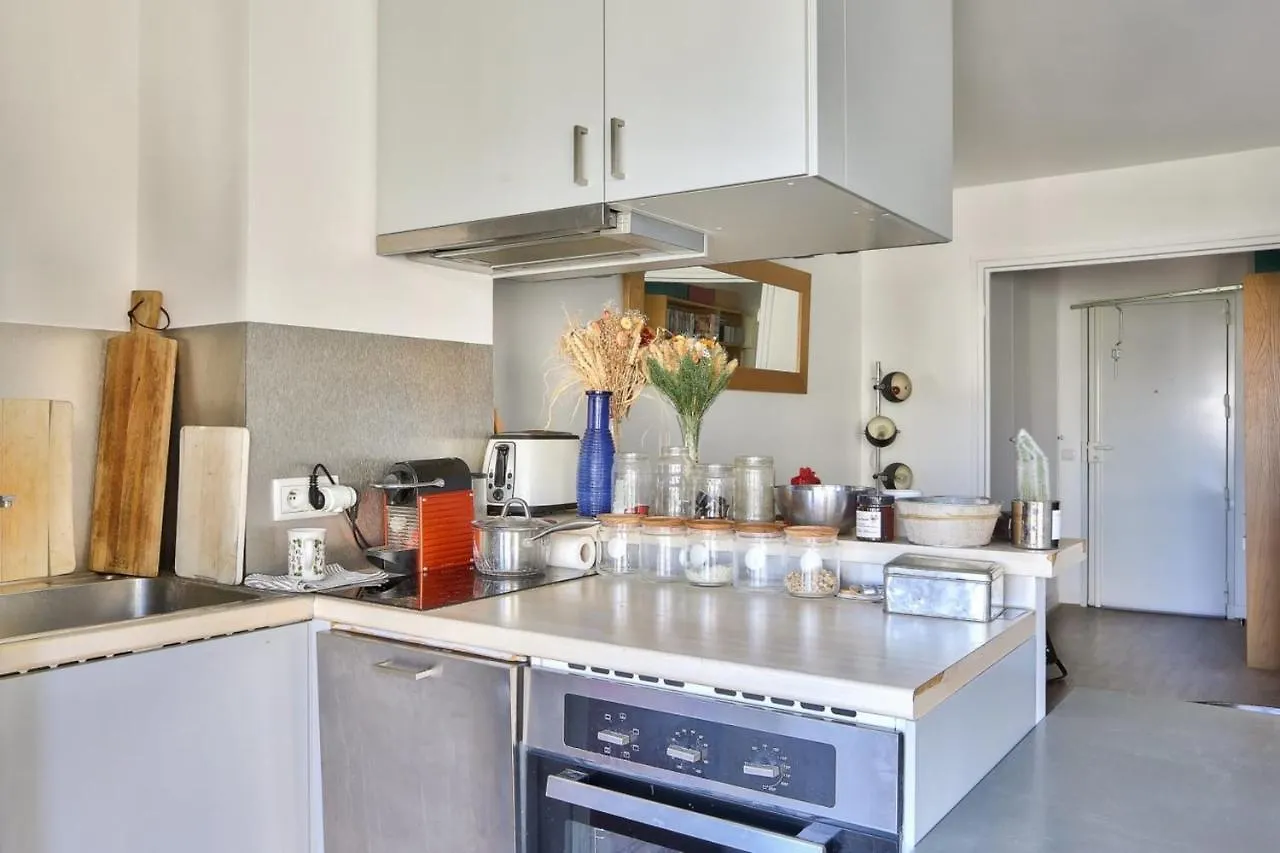 Cozy 2-Person Apartment In Pere Lachaise Paris
