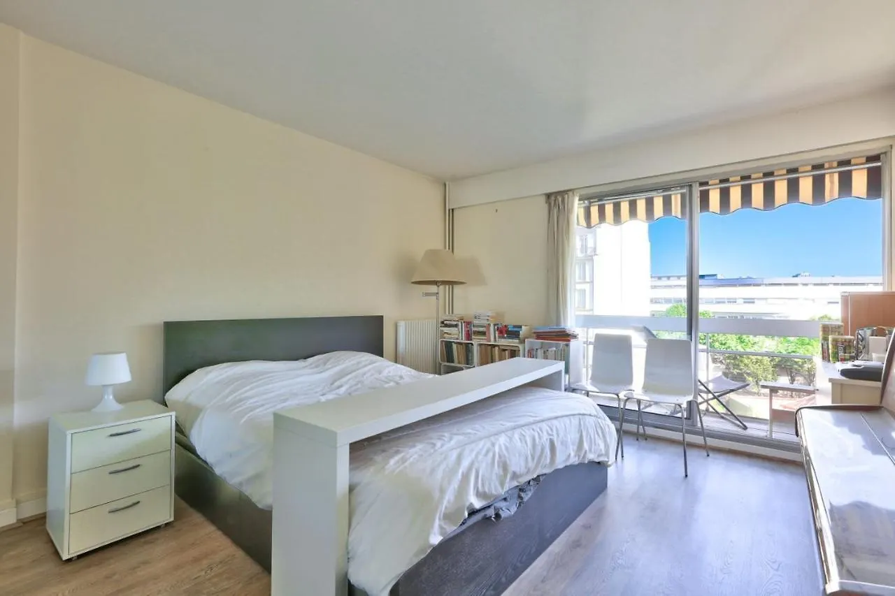 Cozy 2-Person Apartment In Pere Lachaise Paris France