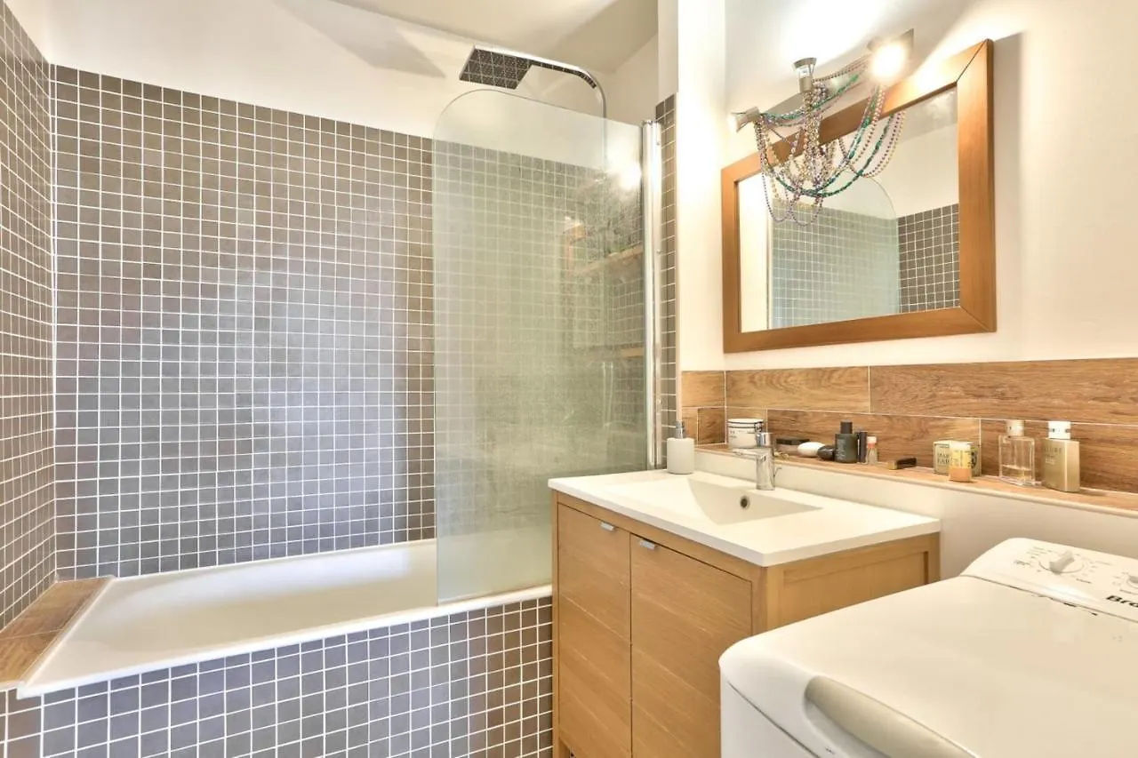 Cozy 2-Person Apartment In Pere Lachaise Paris